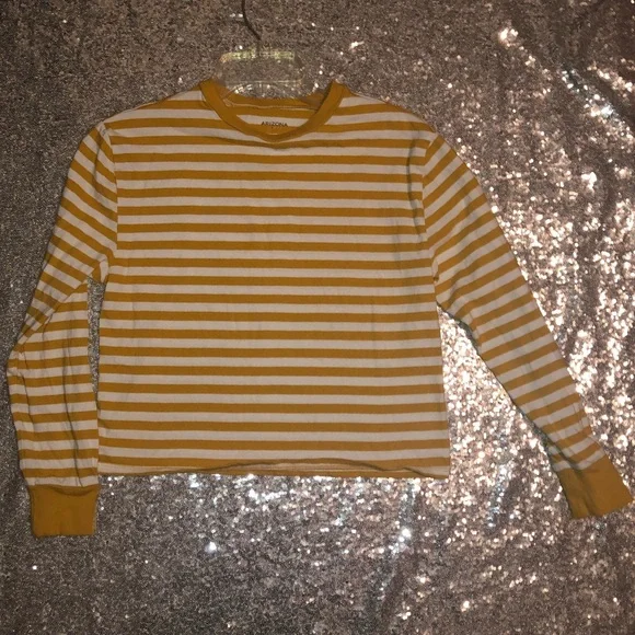 ‼️Coming Soon‼️ Striped Crop Top - Picture 2 of 5